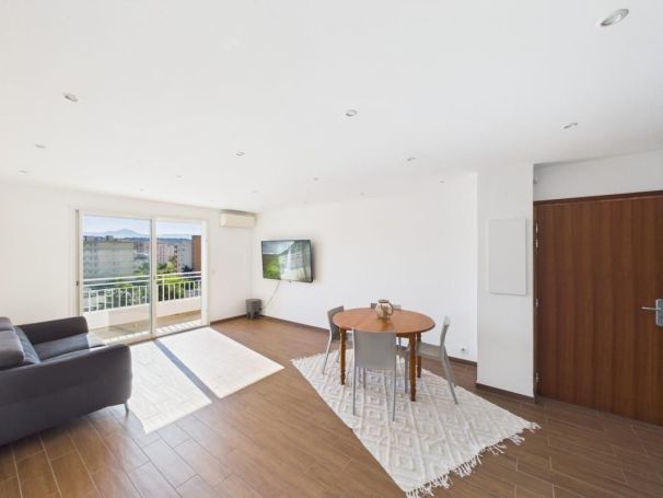 A louer APPARTEMENT T3 72 M2 TERRASSE BORD DE MER AJACCIO
