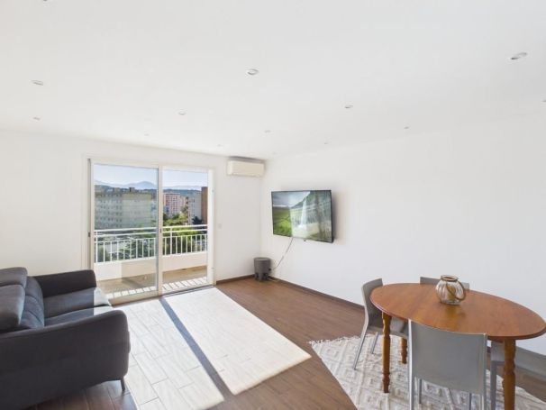 A louer APPARTEMENT T3 72 M2 TERRASSE BORD DE MER AJACCIO