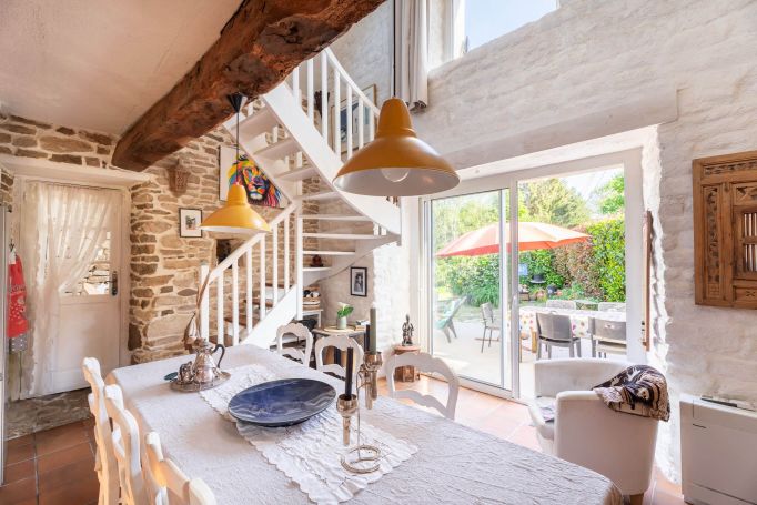 A vendre Authentique longere en pierres 158 m&sup2; 6 pieces