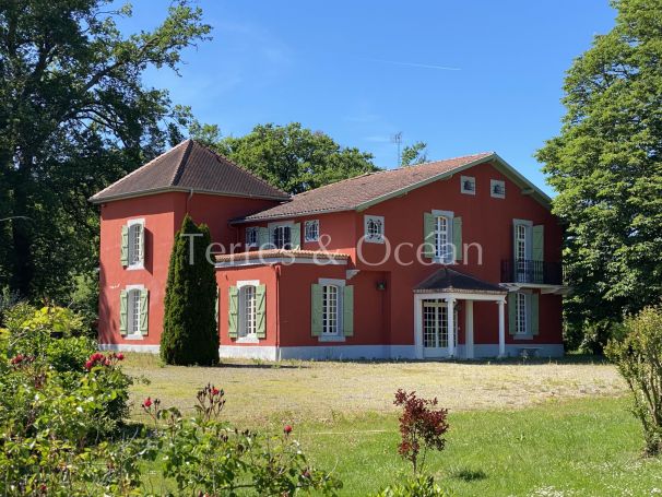 A vendre MAISON  14 PIECES 475 M2  DAX commerces, services