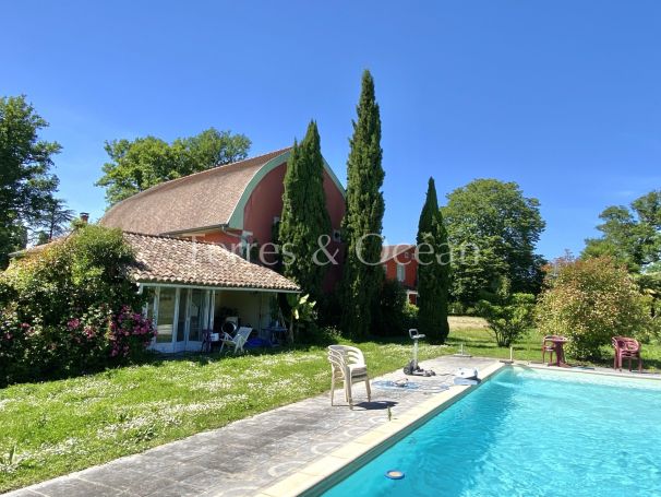 A vendre MAISON  14 PIECES 475 M2  DAX commerces, services