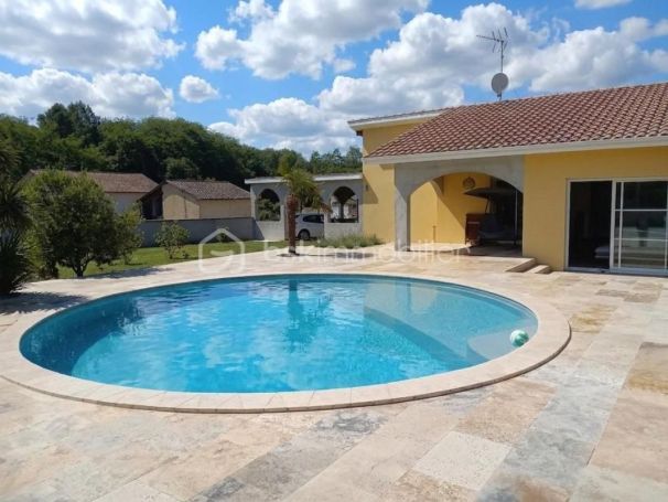 A louer MAISON  7 PIECES 192 M2  SAINT PANDELON