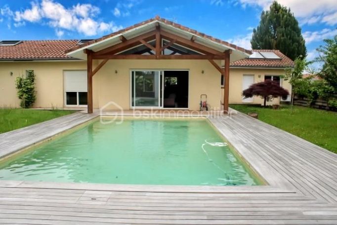 A louer MAISON  4 PIECES 131 M2  SAINT VINCENT DE PAUL