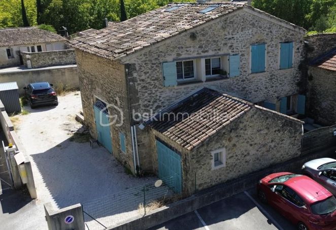A louer STUDIO  44 M2 TERRASSE  LAMBESC