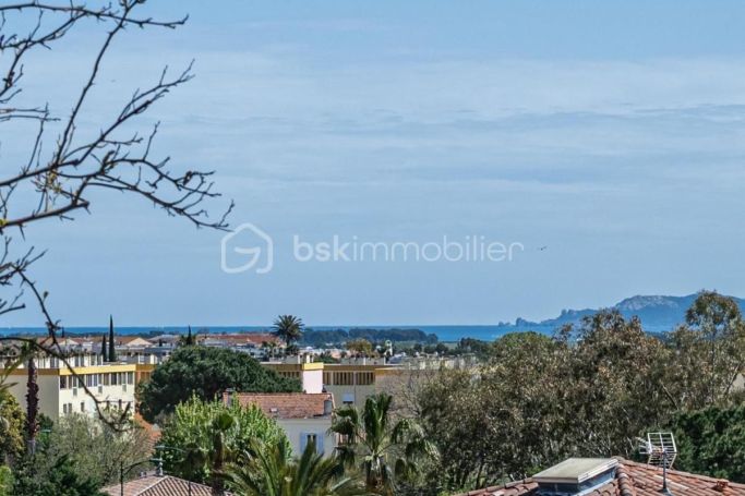 A louer APPARTEMENT DE PRESTIGE T4 106 M2 TERRASSE VUE MER HYERES
