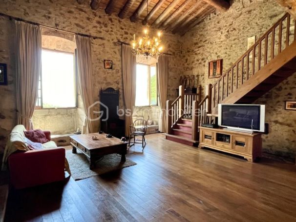 A louer APPARTEMENT  148 M2  MOSSET