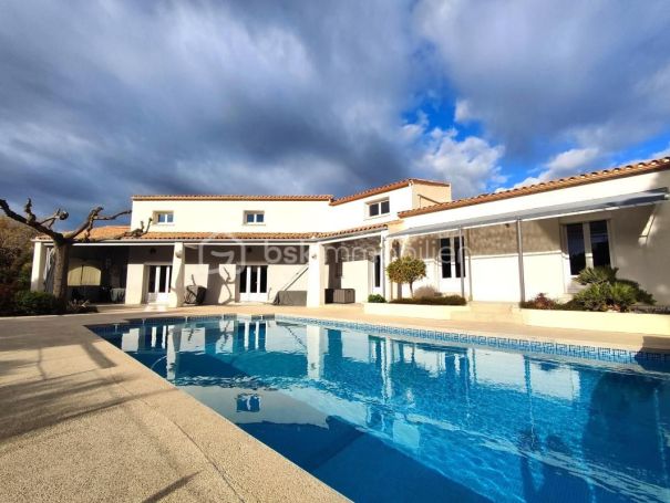 A louer MAISON  7 PIECES 236 M2 BORD DE MER POUSSAN