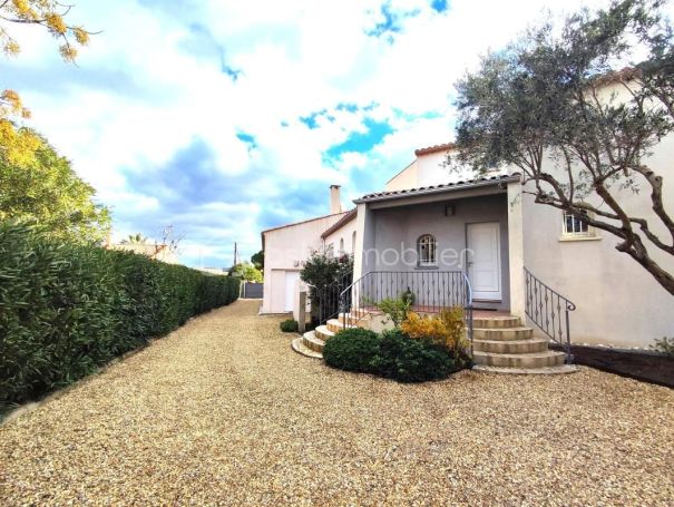A louer MAISON  7 PIECES 236 M2 BORD DE MER POUSSAN