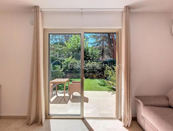 A louer STUDIO NEUF  27 M2  MOUGINS