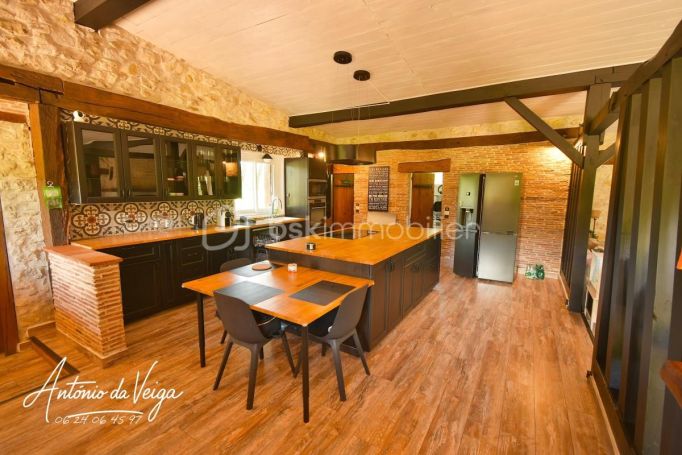 A louer LOFT  8 PIECES 260 M2  HERRE