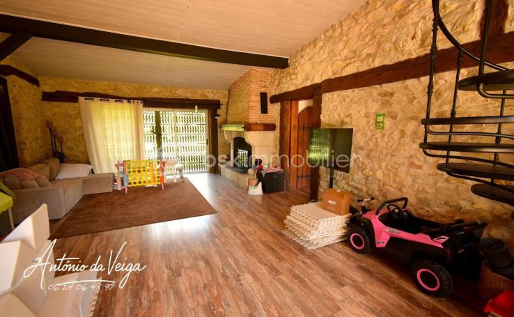 A louer LOFT  8 PIECES 260 M2  HERRE