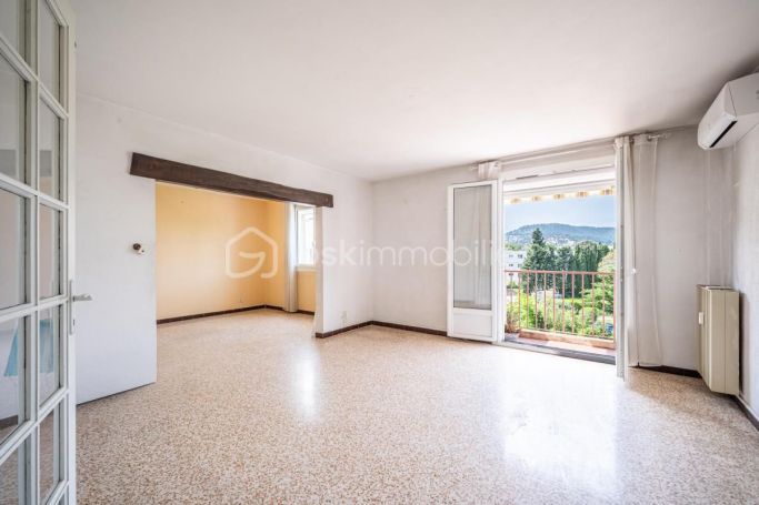 A louer APPARTEMENT T4 78 M2 TERRASSE BORD DE MER HYERES