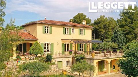 A louer MAISON  6 PIECES 233 M2 BORD DE MER VILLECROZE