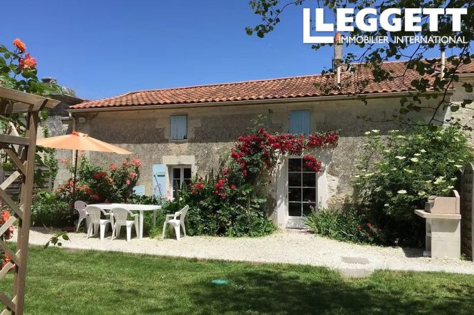 A vendre MAISON  DE MAîTRE  SURGERES