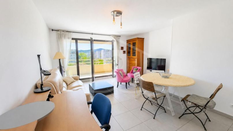 A louer APPARTEMENT DE PRESTIGE T3 63 M2 TERRASSE BORD DE MER ANTIBES