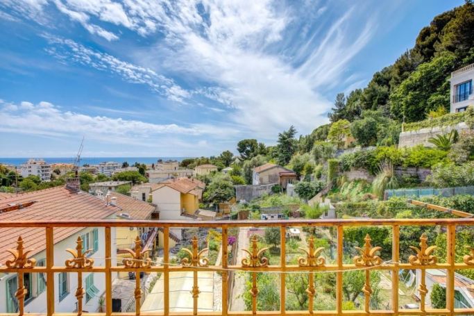 A louer APPARTEMENT T3 65 M2 VUE MER NICE