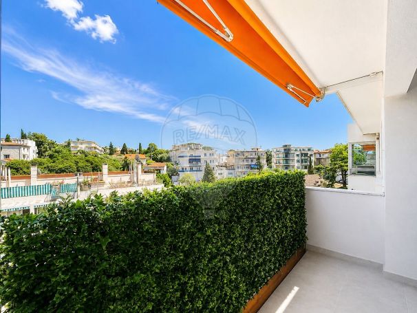 A louer APPARTEMENT DE PRESTIGE T3 73 M2 TERRASSE BORD DE MER NICE