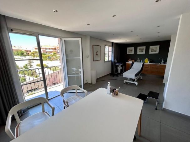 A louer APPARTEMENT DE PRESTIGE T2 48 M2 TERRASSE BORD DE MER SAINTE MAXIME