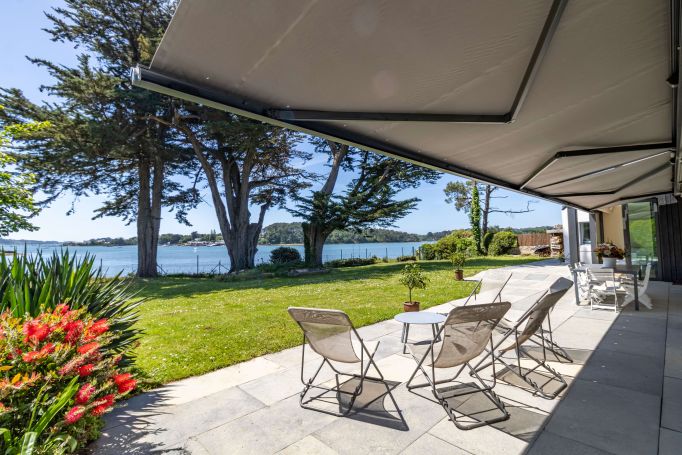 A vendre PropriETE 6 PIECES 116 M&sup2; les pieds dans l'eau Arradon