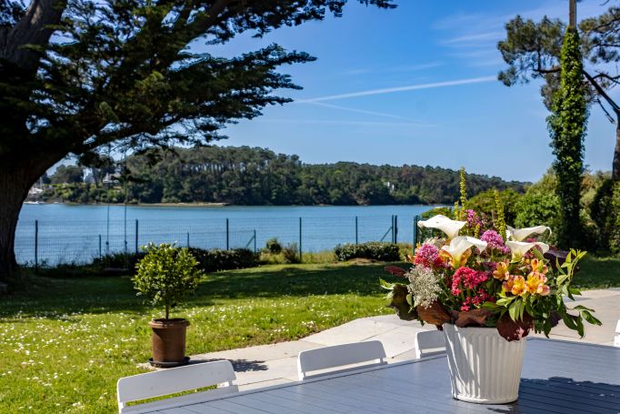 A vendre PropriETE 6 PIECES 116 M&sup2; les pieds dans l'eau Arradon