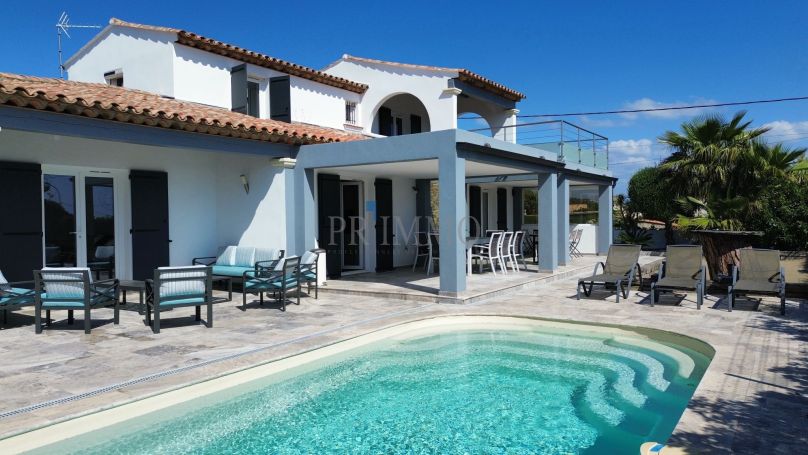 A vendre MAISON  5 PIECES 119 M2 PIEDS DANS L'EAU LES ISSAMBRES