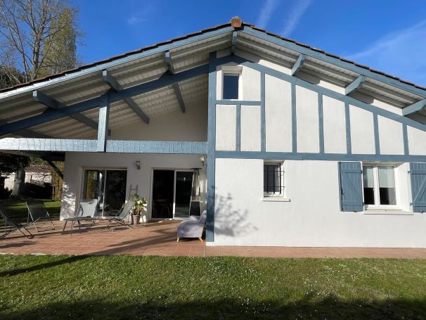 A vendre MAISON  5 PIECES 137 M2  SOORTS HOSSEGOR Commerces du bourg - école - zonne pedebert