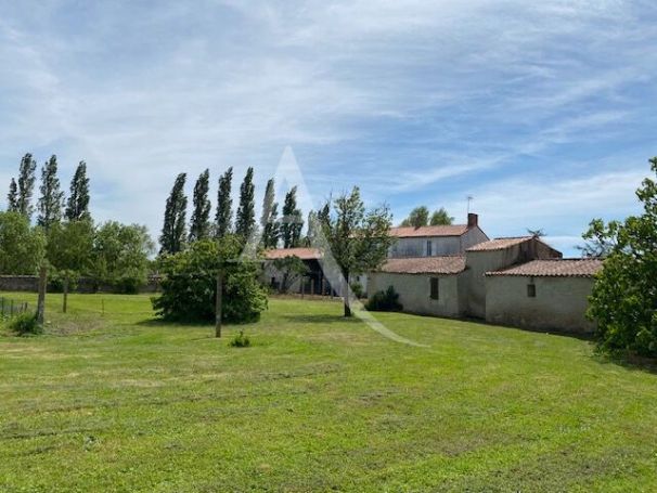 A vendre MAISON  9 PIECES 250 M2  ANGLES