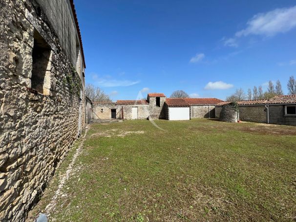 A vendre MAISON  9 PIECES 250 M2  ANGLES