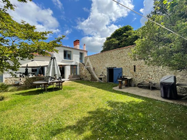 A vendre MAISON  7 PIECES 94 M2  LE BERNARD