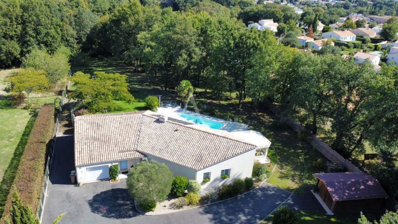 A vendre MAISON  6 PIECES 157 M2 BORD DE MER TALMONT SAINT HILAIRE
