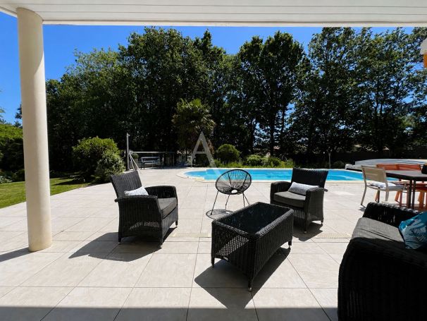 A vendre MAISON  6 PIECES 157 M2 BORD DE MER TALMONT SAINT HILAIRE