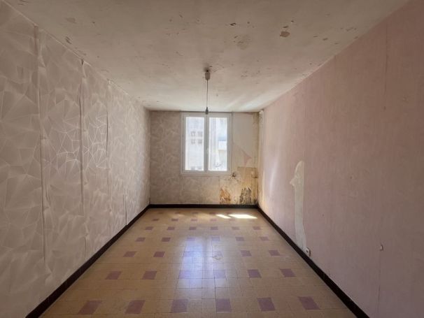 A louer APPARTEMENT T3 65 M2  MARSEILLE 4EME