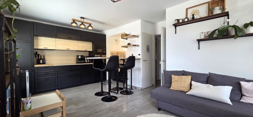 A louer APPARTEMENT T3 59 M2 TERRASSE  CUGES LES PINS