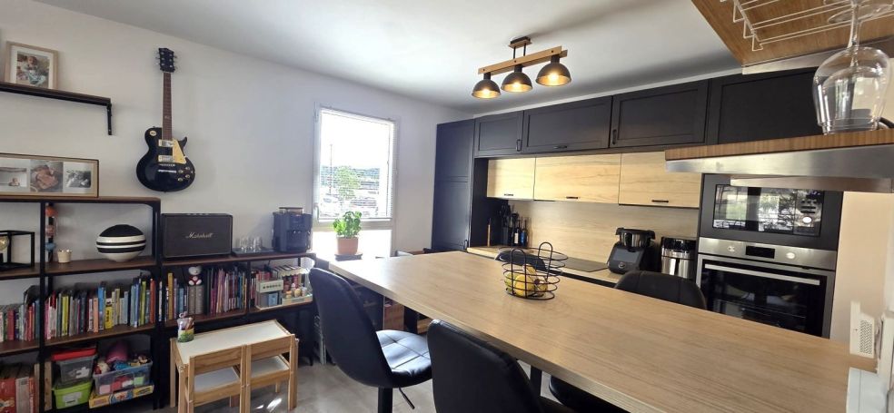 A louer APPARTEMENT T3 59 M2 TERRASSE  CUGES LES PINS