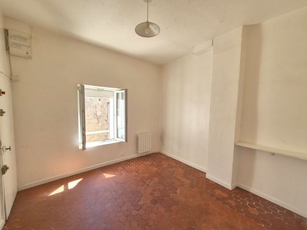 A louer STUDIO  18 M2 BORD DE MER LA CIOTAT