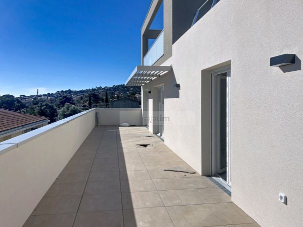 A vendre APPARTEMENT DUPLEX T4 113 M2 TERRASSE VUE MER LA CIOTAT