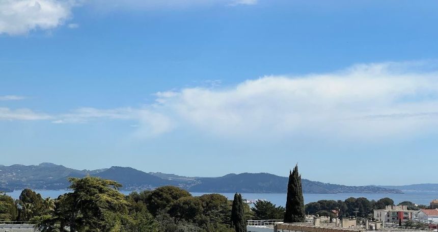 A vendre APPARTEMENT DUPLEX T4 113 M2 TERRASSE VUE MER LA CIOTAT