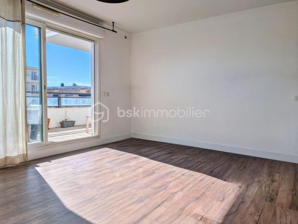 A louer APPARTEMENT T3 54 M2 TERRASSE BORD DE MER CAGNES SUR MER