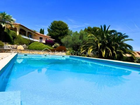 A louer MAISON  6 PIECES 240 M2 BORD DE MER OLLIOULES