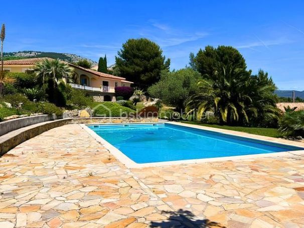 A vendre MAISON  6 PIECES 240 M2 BORD DE MER OLLIOULES