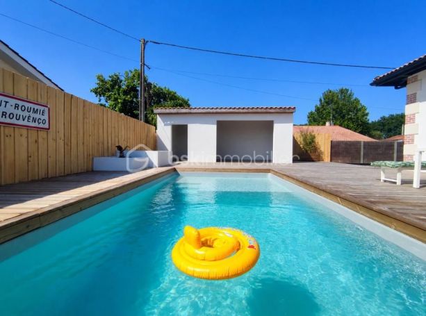 A louer MAISON  5 PIECES 175 M2 BORD DE MER GUJAN MESTRAS