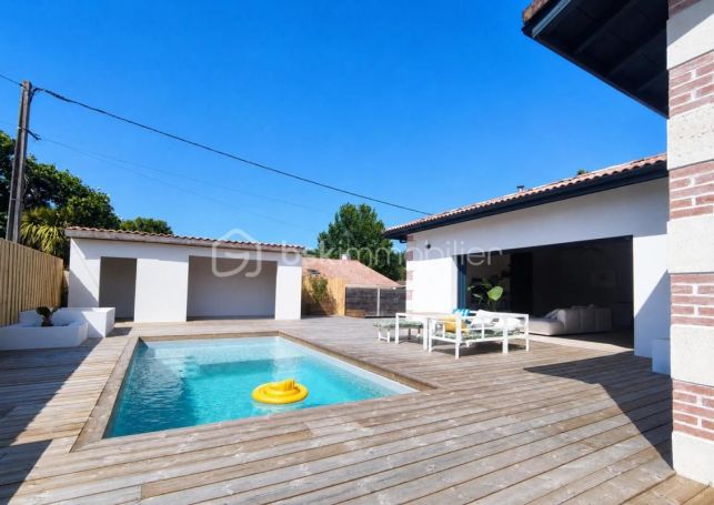 A louer MAISON  5 PIECES 175 M2 BORD DE MER GUJAN MESTRAS