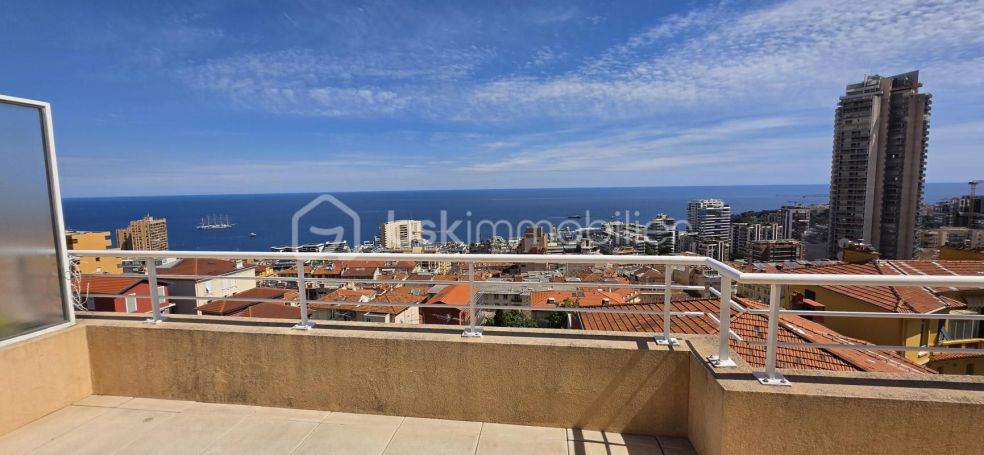 A louer PENTHOUSE DE PRESTIGE T4 85 M2 TERRASSE BORD DE MER BEAUSOLEIL