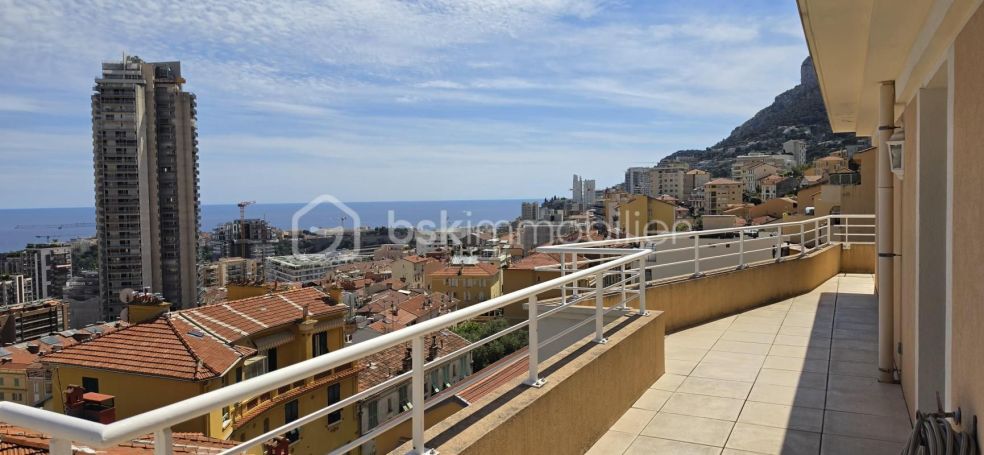 A louer PENTHOUSE DE PRESTIGE T4 85 M2 TERRASSE BORD DE MER BEAUSOLEIL