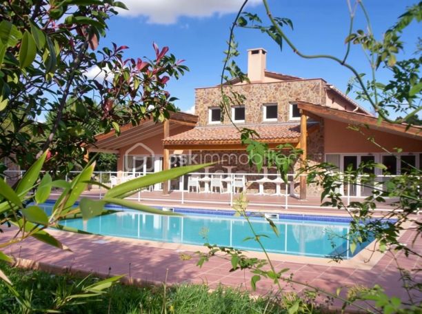 A louer APPARTEMENT T3 88 M2 TERRASSE  LE THORONET