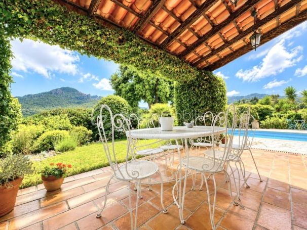 A louer MAISON  4 PIECES 106 M2 BORD DE MER MANDELIEU LA NAPOULE