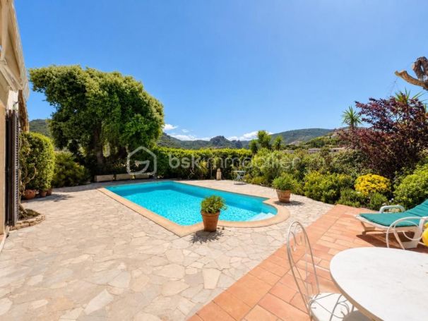 A louer MAISON  4 PIECES 106 M2 BORD DE MER MANDELIEU LA NAPOULE