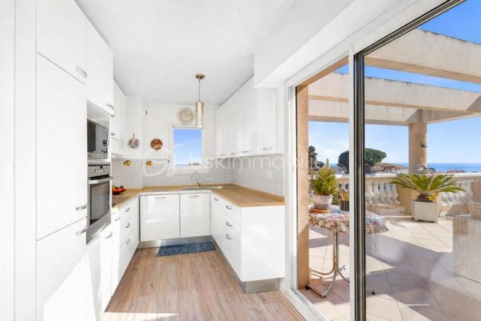 A louer PENTHOUSE T4 98 M2 TERRASSE VUE MER SAINT LAURENT DU VAR