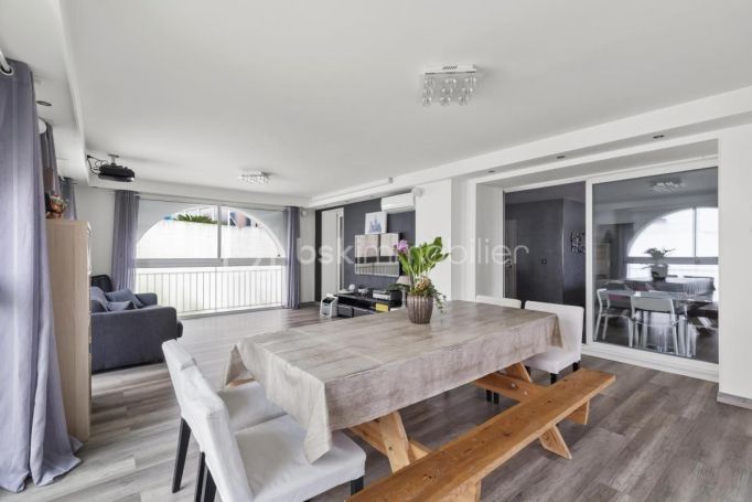 A louer APPARTEMENT T4 117 M2 BORD DE MER VALLAURIS