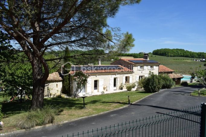 A louer LONGèRE  7 PIECES 215 M2  VILLEGOUGE